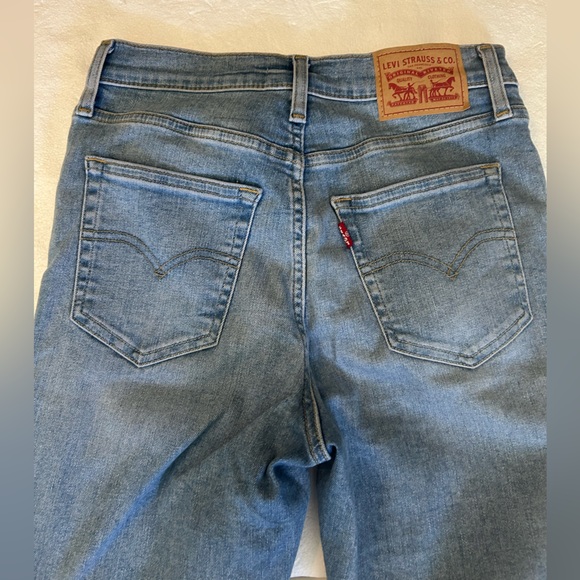 Levi’s 720 high rise super skinny light wash jeans cut in distressed hem - Picture 10 of 10